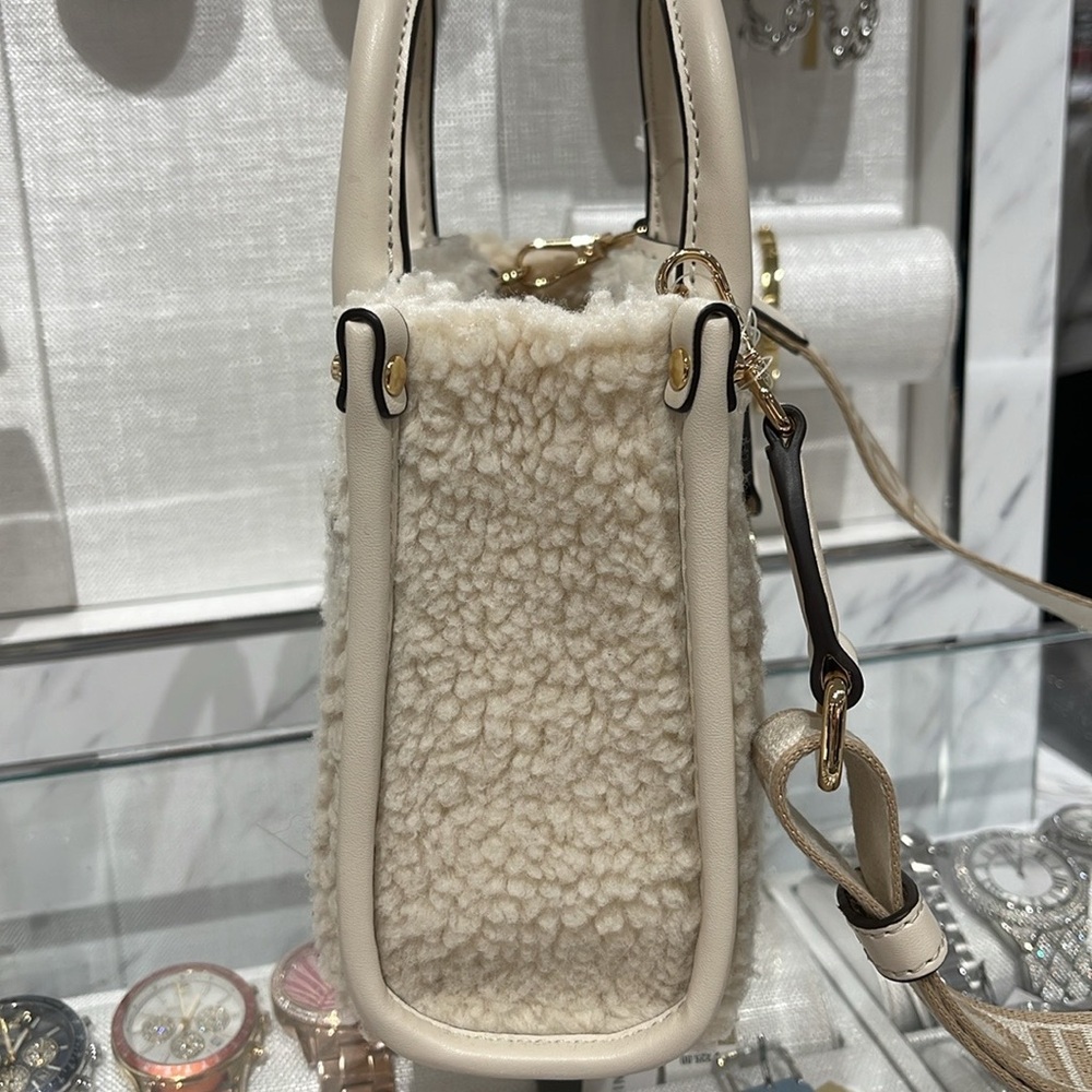 Michael Kors Mirella Extra-Small Sherpa XS SHOPPER XBODY
SHEARLING Crossbody TZ - Picture 14 of 16